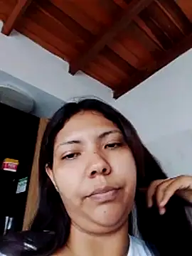 Snapshot of Izel_ chatting on April 17, 6:11 pm Izel online show from April 17, 6:11 pm