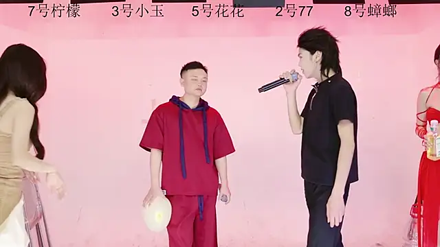 Snapshot of HOT-dance520S chatting on June 24, 12:15 pm HOT-dance520S online show from June 24, 12:15 pm