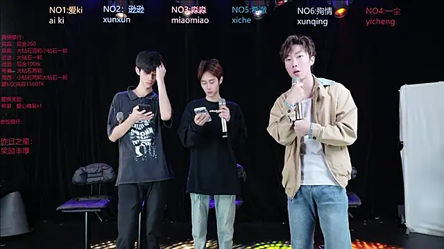 Snapshot of BB-520 chatting on April 28, 9:03 am BB-520 online show from April 28, 9:03 am