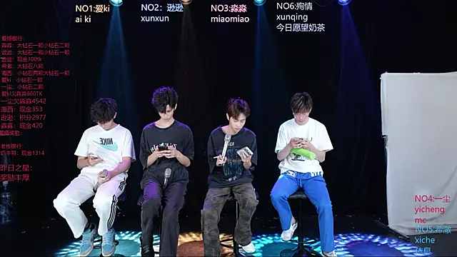 Snapshot of BB-520 chatting on May 4, 9:27 am BB-520 online show from May 4, 9:27 am