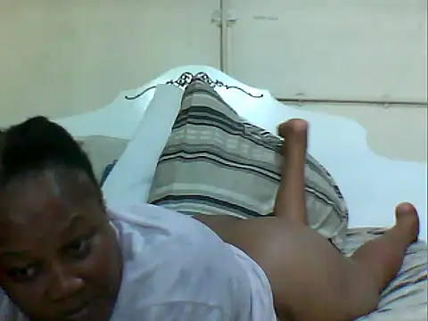 PRETTYFACExx online show from April 14, 12:00 pm