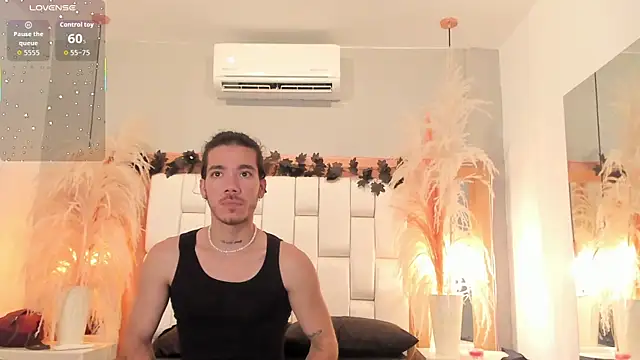 AngeloRoush online show from April 14, 4:51 am