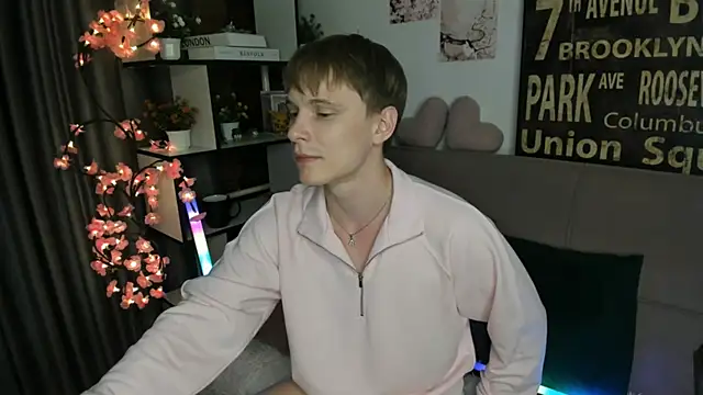TwinkWhite online show from June 11, 8:51 pm