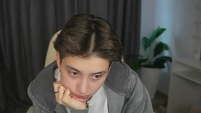 KendallSpeedy online show from April 16, 7:42 am