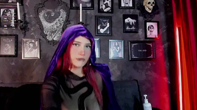 Hanna Hex online show from July 19, 1:04 pm