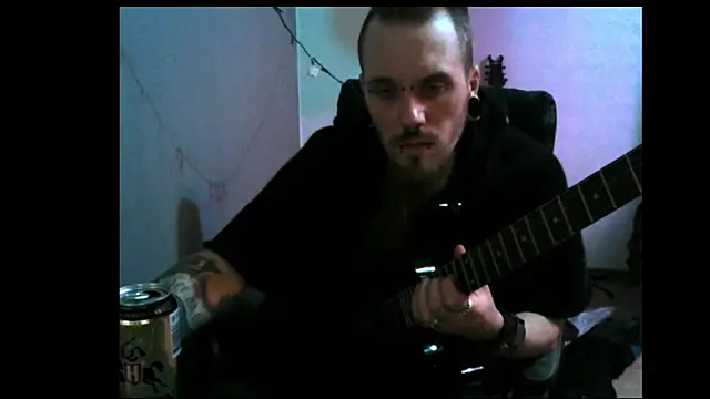 Snapshot of THatRandomMetalHead chatting on April 17, 11:08 pm THatRandomMetalHead online show from April 17, 11:08 pm
