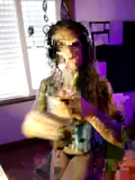 Snapshot of LauKiss chatting on April 11, 7:18 pm LauKiss online show from April 11, 7:18 pm