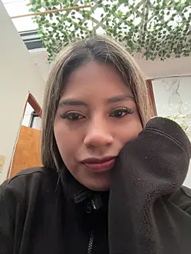 Kimmiebellarie online show from June 6, 12:10 pm
