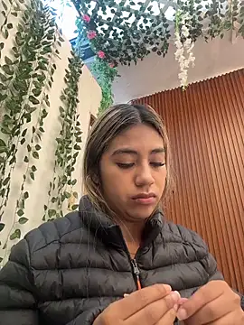 Kimmiebellarie online show from June 12, 12:37 pm