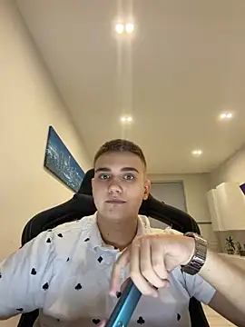 WARDEN w online show from April 18, 6:56 pm