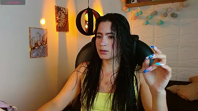 rosaleia  online show from June 16, 4:37 am