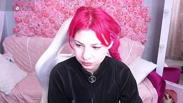 PinkyTrix online show from April 21, 5:36 am