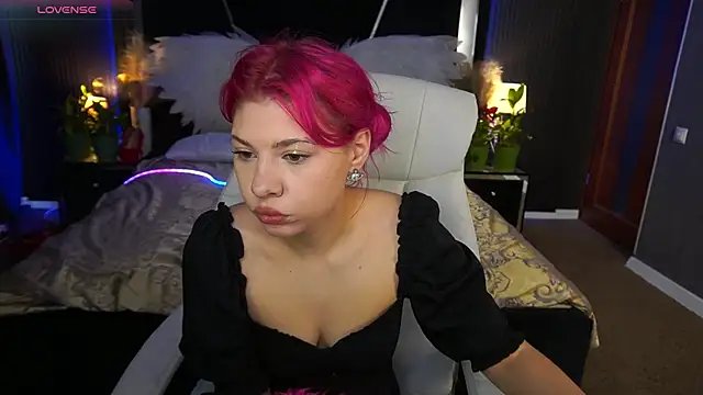 PinkyTrix online show from April 25, 12:41 pm