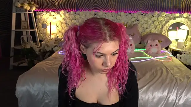 PinkyTrix online show from May 5, 12:46 pm