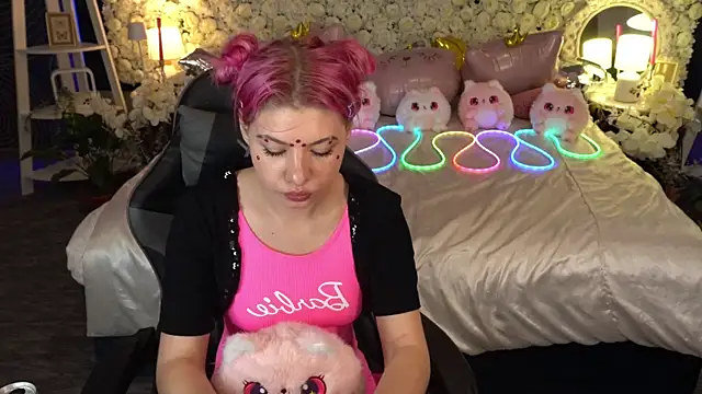 PinkyTrix online show from May 7, 6:57 pm