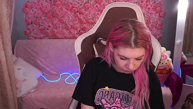 PinkyTrix online show from May 30, 12:35 pm