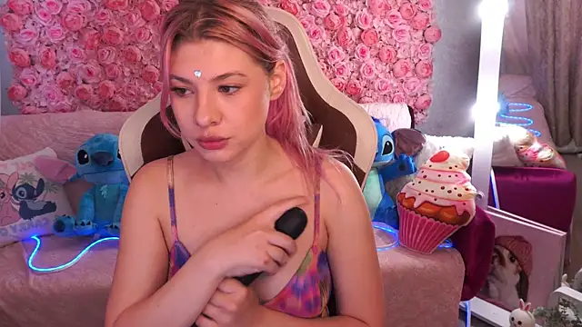 PinkyTrix online show from June 5, 5:58 am