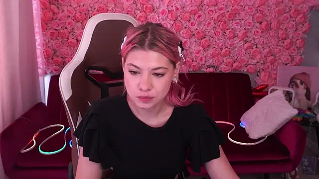 PinkyTrix online show from June 22, 12:46 pm