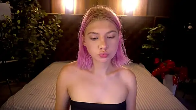 PinkyTrix online show from July 20, 1:02 pm