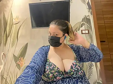 kavyasingh36 online show from May 16, 1:13 am
