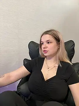 KimEvanss online show from June 26, 5:23 am
