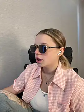 KimEvanss online show from June 27, 5:12 am