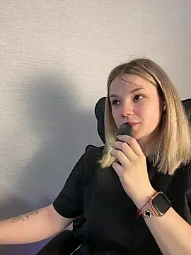 KimEvanss online show from June 28, 5:57 am
