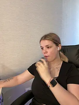 KimEvanss online show from July 4, 5:02 am