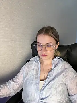 KimEvanss online show from July 19, 5:11 am