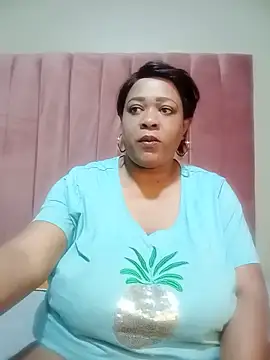 BUSTYQUEEN56  online show from June 7, 4:27 am