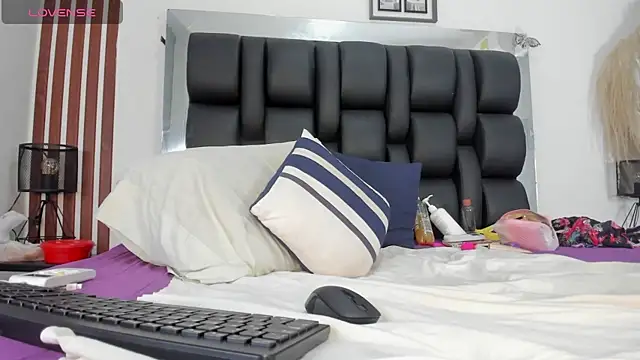 Snapshot of MILF_AURORA chatting on May 26, 8:49 pm MILF AURORA online show from May 26, 8:49 pm