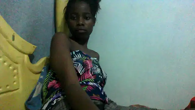 Snapshot of Rerpuss1 chatting on June 11, 12:43 am Rerpuss1 online show from June 11, 12:43 am