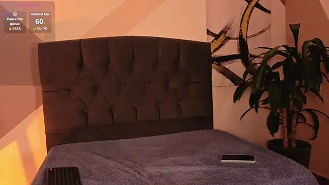 IvyRose 2 online show from April 19, 3:55 pm