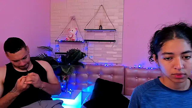 Aronandmoli69 online show from May 2, 12:10 pm