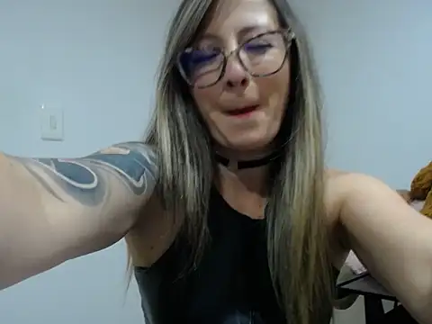 VALELUXX online show from April 24, 11:18 pm