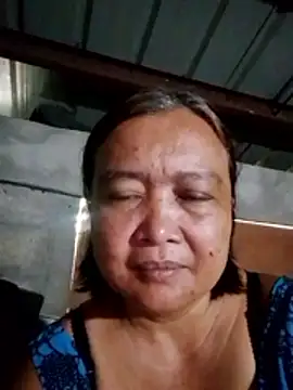 jeanyummytits online show from April 21, 11:18 pm