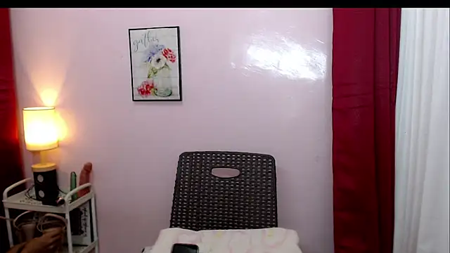 Snapshot of ursexy_anne chatting on June 24, 2:54 am ursexy anne online show from June 24, 2:54 am