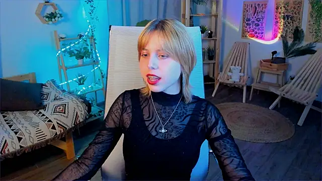 VivienneHebert online show from April 24, 12:29 pm