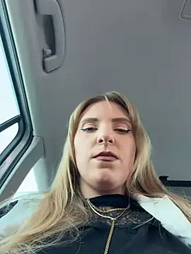 Snapshot of Tiffy_Rosee chatting on May 4, 8:54 am Tiffy Rosee online show from May 4, 8:54 am