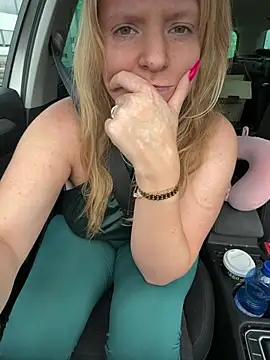 Snapshot of Tiffy_Rosee chatting on July 9, 6:06 am Tiffy Rosee online show from July 9, 6:06 am