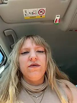 Snapshot of Tiffy_Rosee chatting on July 13, 9:56 am Tiffy Rosee online show from July 13, 9:56 am