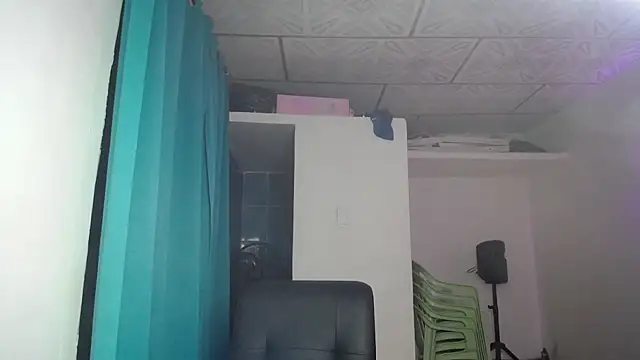 Snapshot of daira2006 chatting on April 14, 4:29 am daira2006 online show from April 14, 4:29 am