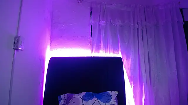 Snapshot of daira2006 chatting on April 15, 3:02 am daira2006 online show from April 15, 3:02 am