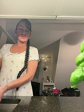 CurlyRouge online show from April 28, 8:47 pm