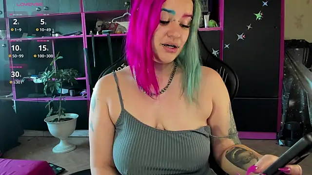 Neon Baddie online show from July 31, 7:52 am