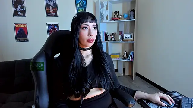 Snapshot of Ravenelle_ chatting on May 16, 11:14 pm Ravenelle online show from May 16, 11:14 pm
