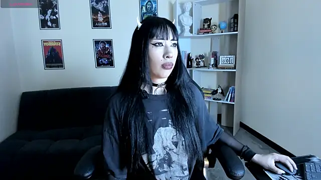 Snapshot of Ravenelle_ chatting on July 12, 9:17 pm Ravenelle online show from July 12, 9:17 pm