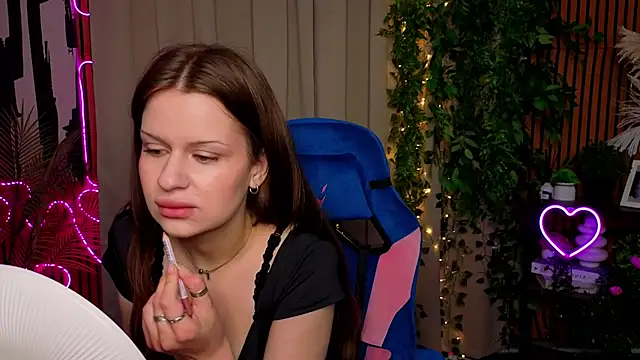 StephanieWashington online show from April 23, 10:25 am