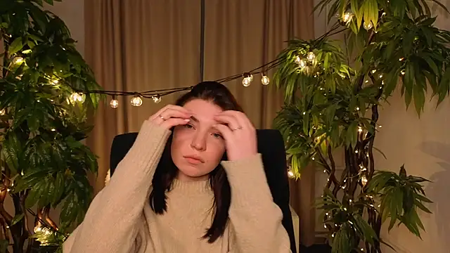 JuanitaWood online show from April 15, 10:33 am