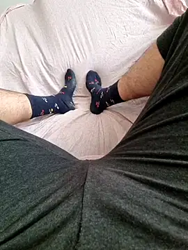 Snapshot of bossFeet chatting on April 15, 7:04 am bossFeet online show from April 15, 7:04 am